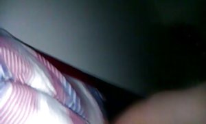 亚洲剥削的青少年首先在桌上超短裙